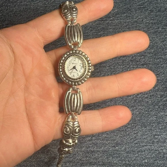 Vintage Geneva Silver Watch - Picture 8 of 13